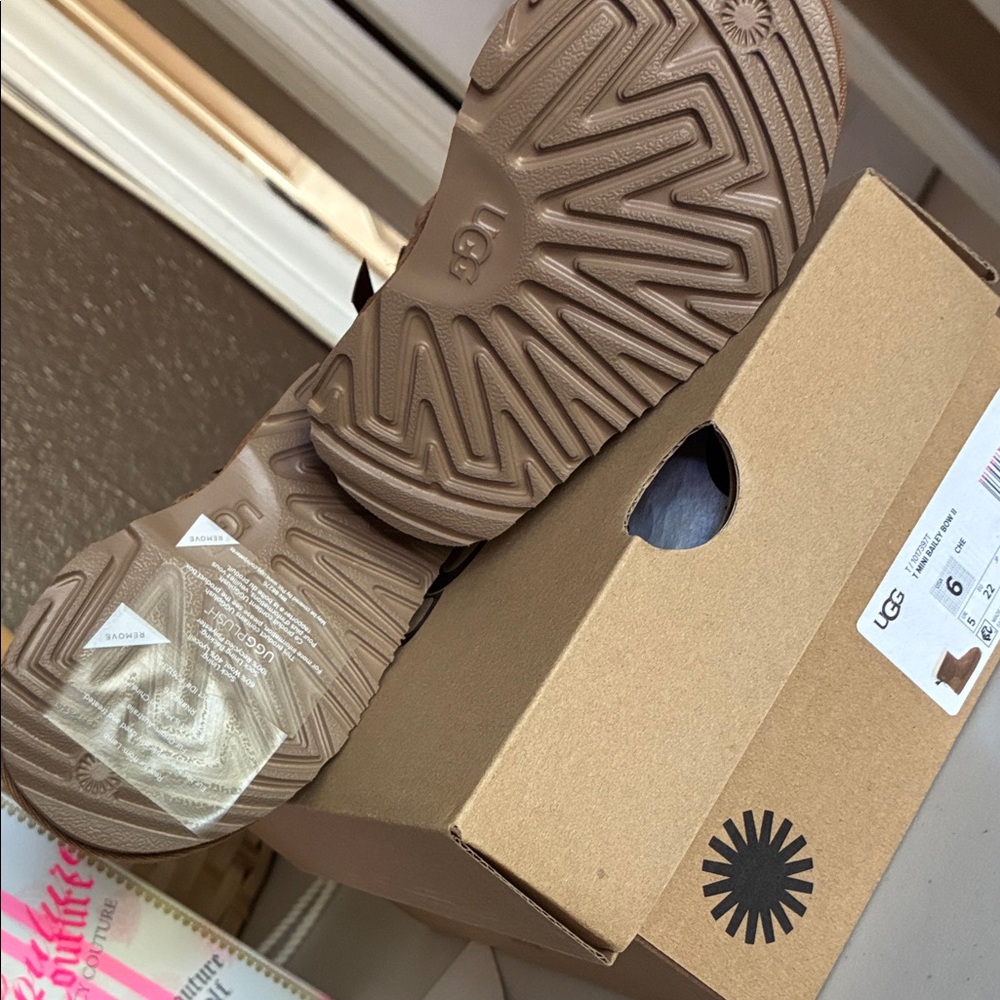 UGG Boots Mini Bailey Bow ll - Picture 9 of 14